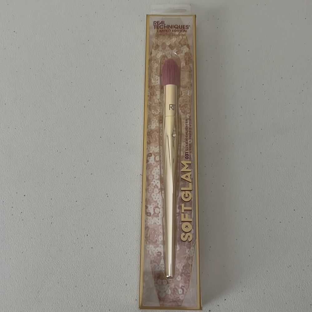 Real Techniques Limited Edition Soft Glam 031 Luxe Highlighter Brush